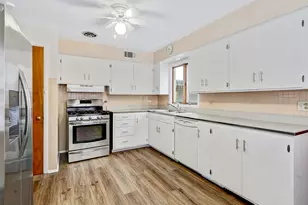 [Address not provided], Clarendon Hills, IL 60514 - Photo 6