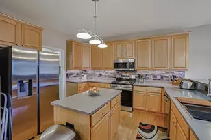 1242 Prairie View Pkwy, Cary, IL 60013 - Photo 6