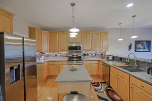 1242 Prairie View Pkwy, Cary, IL 60013 - Photo 4