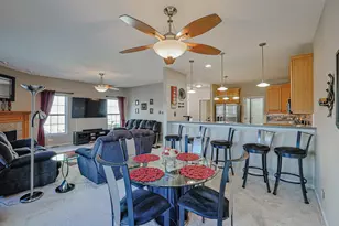 1242 Prairie View Pkwy, Cary, IL 60013 - Photo 10
