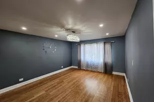 9407 Ironwood Ln, Des Plaines, IL 60016 - Photo 4