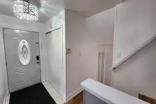 9407 Ironwood Ln, Des Plaines, IL 60016 - Photo 6