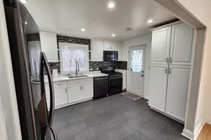 9407 Ironwood Ln, Des Plaines, IL 60016 - Photo 8