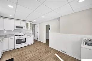 1406 W Walnut St, Bloomington, IL 61701 - Photo 10