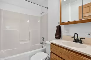 4523 W Crystal Lake Rd, McHenry, IL 60050 - Photo 24