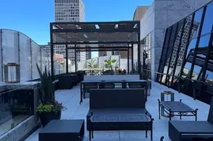 180 E Pearson St, Chicago, IL 60611 - Photo 32