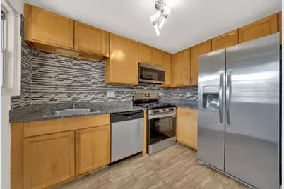 7511 N Damen Avenue #D2, Chicago, IL 60645 - Photo 10