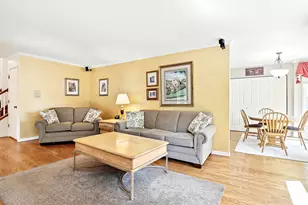 2770 Sandalwood Rd, Buffalo Grove, IL 60089 - Photo 8