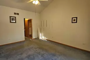 2013 Jeffrey Ln, Elgin, IL 60123 - Photo 14