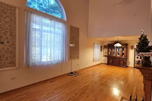 2013 Jeffrey Ln, Elgin, IL 60123 - Photo 12
