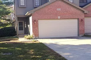 2013 Jeffrey Ln, Elgin, IL 60123 - Photo 2