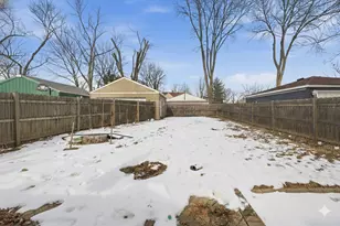 860 Parkway Ave, Elgin, IL 60120 - Photo 12