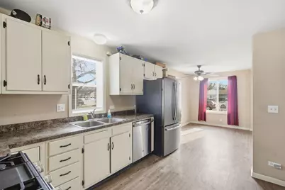 860 Parkway Avenue, Elgin, IL 60120 - Photo 4