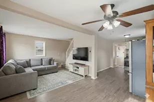 860 Parkway Ave, Elgin, IL 60120 - Photo 4