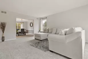 611 Woodbridge Dr, Elgin, IL 60124 - Photo 24