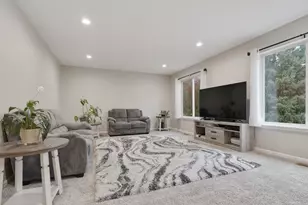 611 Woodbridge Dr, Elgin, IL 60124 - Photo 6