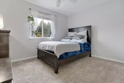 611 Woodbridge Drive, Elgin, IL 60124 - Photo 16