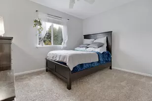 611 Woodbridge Dr, Elgin, IL 60124 - Photo 16