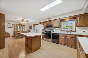 33W208 Bonnie St, Saint Charles, IL 60174 - Photo 8