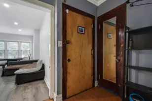 6423 N Leavitt St, Chicago, IL 60645 - Photo 2