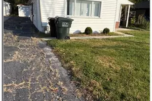 2810 Lexington Dr, Hazel Crest, IL 60429 - Photo 2