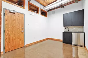 1806 W Cuyler Ave, Chicago, IL 60613 - Photo 2