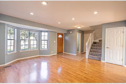 1305 Spalding Drive, Mundelein, IL 60060 - Photo 4