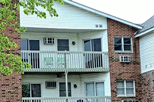 1313 Cunat Ct, Lake in the Hills, IL 60156 - Photo 2