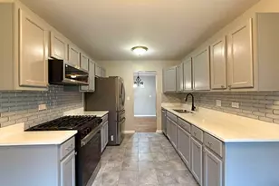 314 Wildberry Ct, Schaumburg, IL 60193 - Photo 6