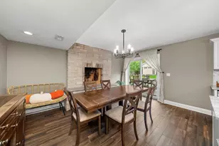 14N468 Bonnie Ln, Elgin, IL 60124 - Photo 4