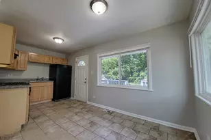 349 E Maple Dr, Glenwood, IL 60425 - Photo 6