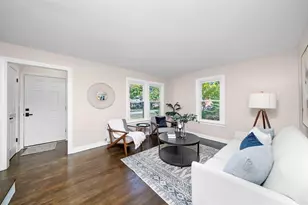 436 Circle Ave, Willowbrook, IL 60527 - Photo 4