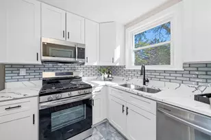 436 Circle Ave, Willowbrook, IL 60527 - Photo 8