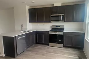 445 Lakeshore Ct, Saint Charles, IL 60174 - Photo 2