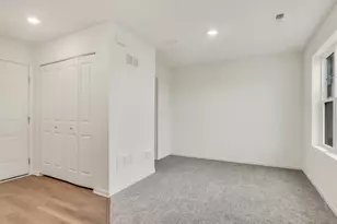 445 Lakeshore Ct, Saint Charles, IL 60174 - Photo 4