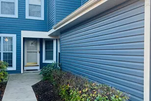 1042 Ridgefield Cir, Carol Stream, IL 60188 - Photo 2