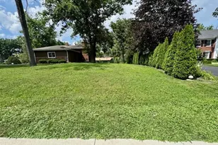 37 E Cambridge Dr, Oak Brook, IL 60523 - Photo 1