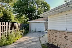 101 Shabbona Dr, Park Forest, IL 60466 - Photo 14