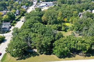 18238 W Gages Lake Rd, Grayslake, IL 60030 - Photo 2