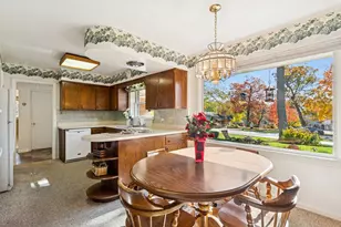 23W134 Mulberry Ln, Glen Ellyn, IL 60137 - Photo 8