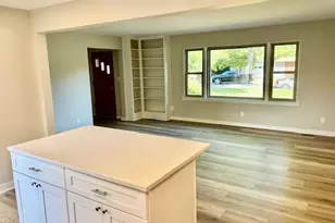 1011 Monroe Dr, Bloomington, IL 61701 - Photo 8