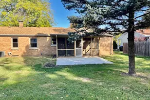 1011 Monroe Dr, Bloomington, IL 61701 - Photo 24