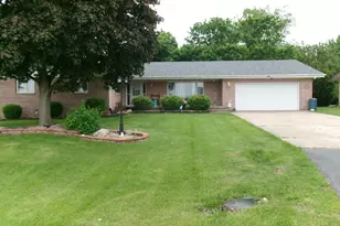 407 E Pine St, Chatsworth, IL 60921 - Photo 2