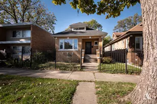 8136 S Manistee Ave, Chicago, IL 60617 - Photo 2