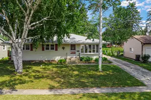 26 Wagner Dr, Cary, IL 60013 - Photo 2