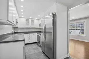 5731 Sutton Pl, Hinsdale, IL 60521 - Photo 4