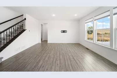 356 S Pointe Avenue, South Elgin, IL 60177 - Photo 8