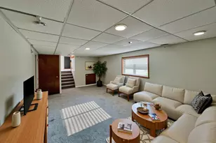 19202 Sherman St, Lansing, IL 60438 - Photo 6