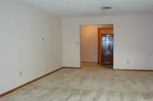 522 N 3rd St, Cissna Park, IL 60924 - Photo 4