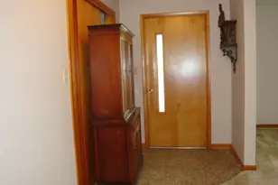 522 N 3rd St, Cissna Park, IL 60924 - Photo 6